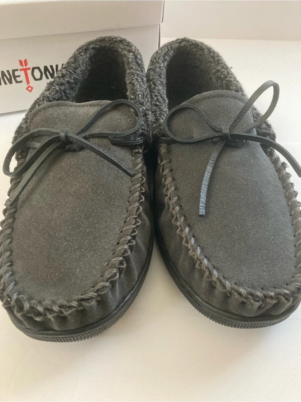 Minnetonka Mens Allen Slipper Shoes Charcoal